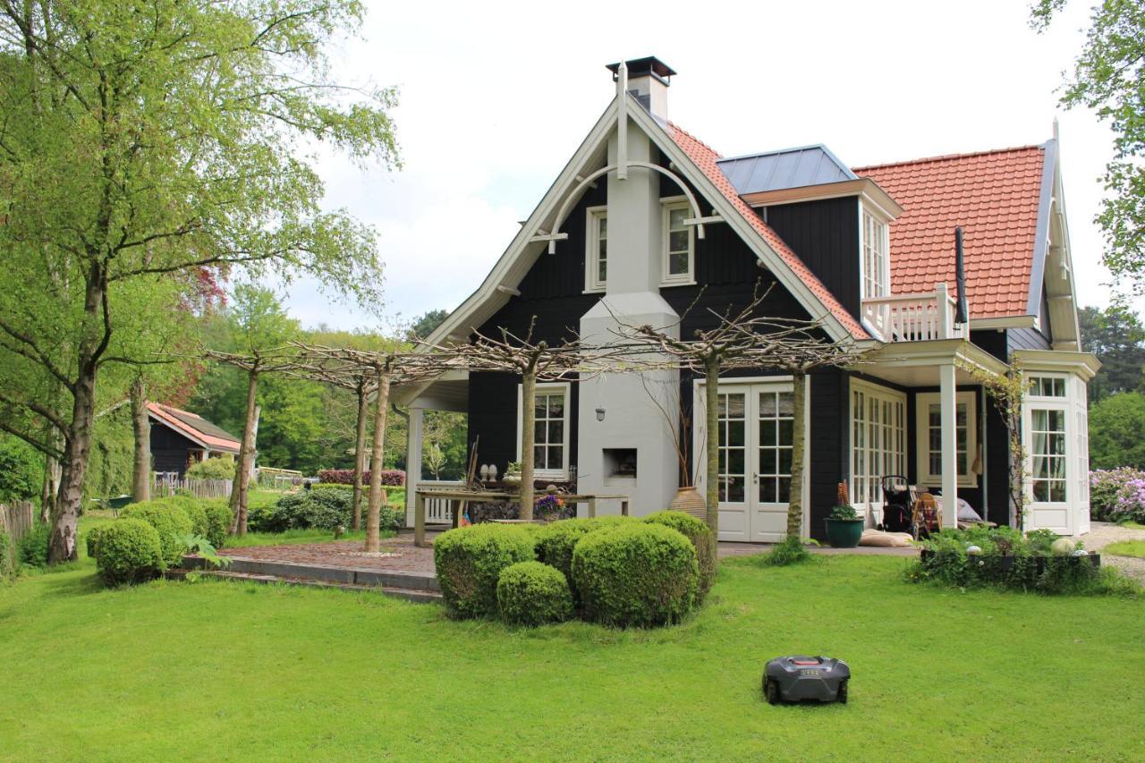 Huize Koempoelan Bed and Breakfast Naarden Exterior foto