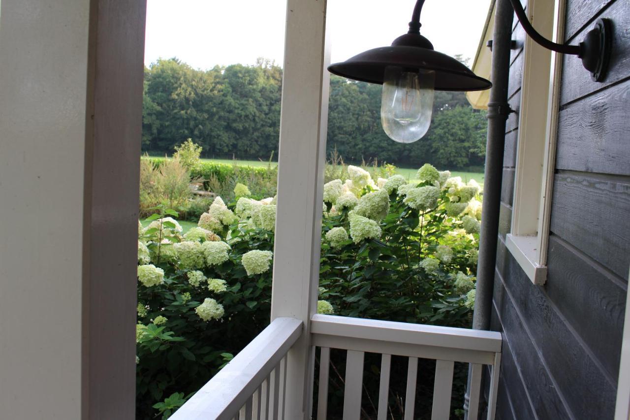 Huize Koempoelan Bed and Breakfast Naarden Exterior foto