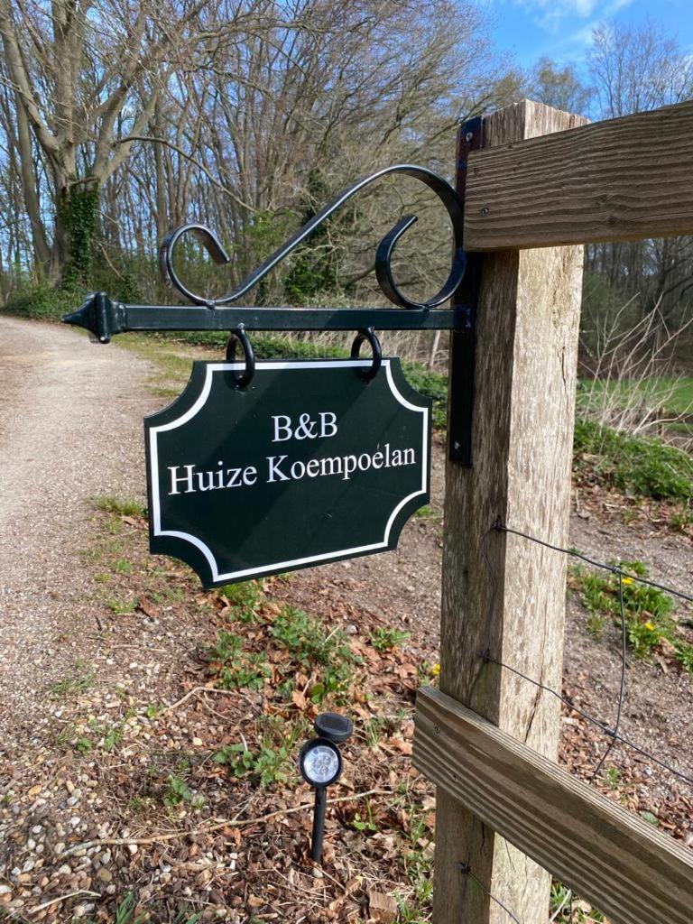 Huize Koempoelan Bed and Breakfast Naarden Exterior foto